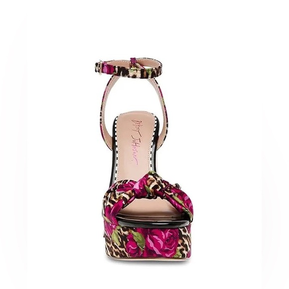 NEW - Betsey Johnson Brylie Platforms - Picture 2 of 3